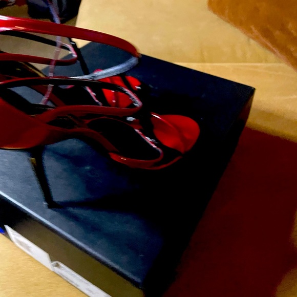 Saint Laurent red size 8.5 4 inch heel height. - Picture 10 of 13